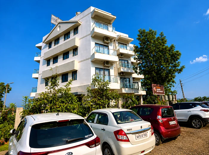 Toran Ambika hotel exterior